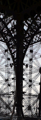 pied de la tour Eiffel